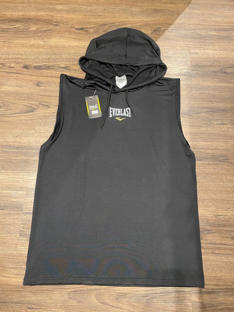 Musculosa con capucha